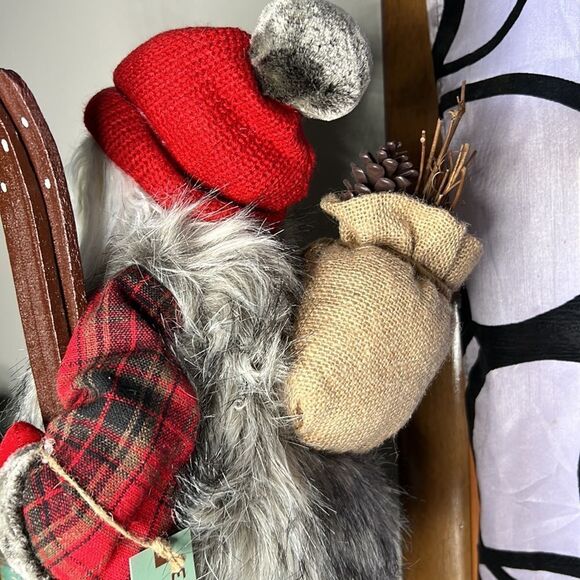 Ellsworth Avenue decorative skiing, Santa Claus with porcelain face - Picture 8 of 16